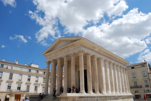Découvrir les styles et les courants de l'architecture à Nîmes